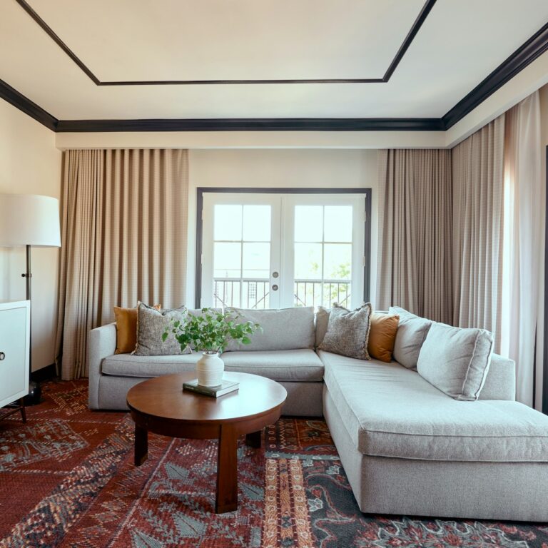 Magnolia Suite Seating Area